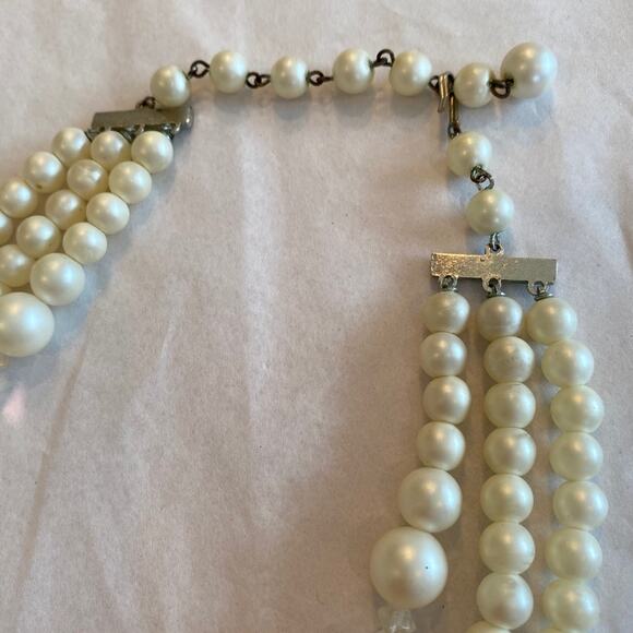 Vintage White Multi Strand Choker Necklace pearl finish beads & faceted crystals - Picture 4 of 8